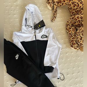 Brand new sport suit for boys two colours, size 7-8 year